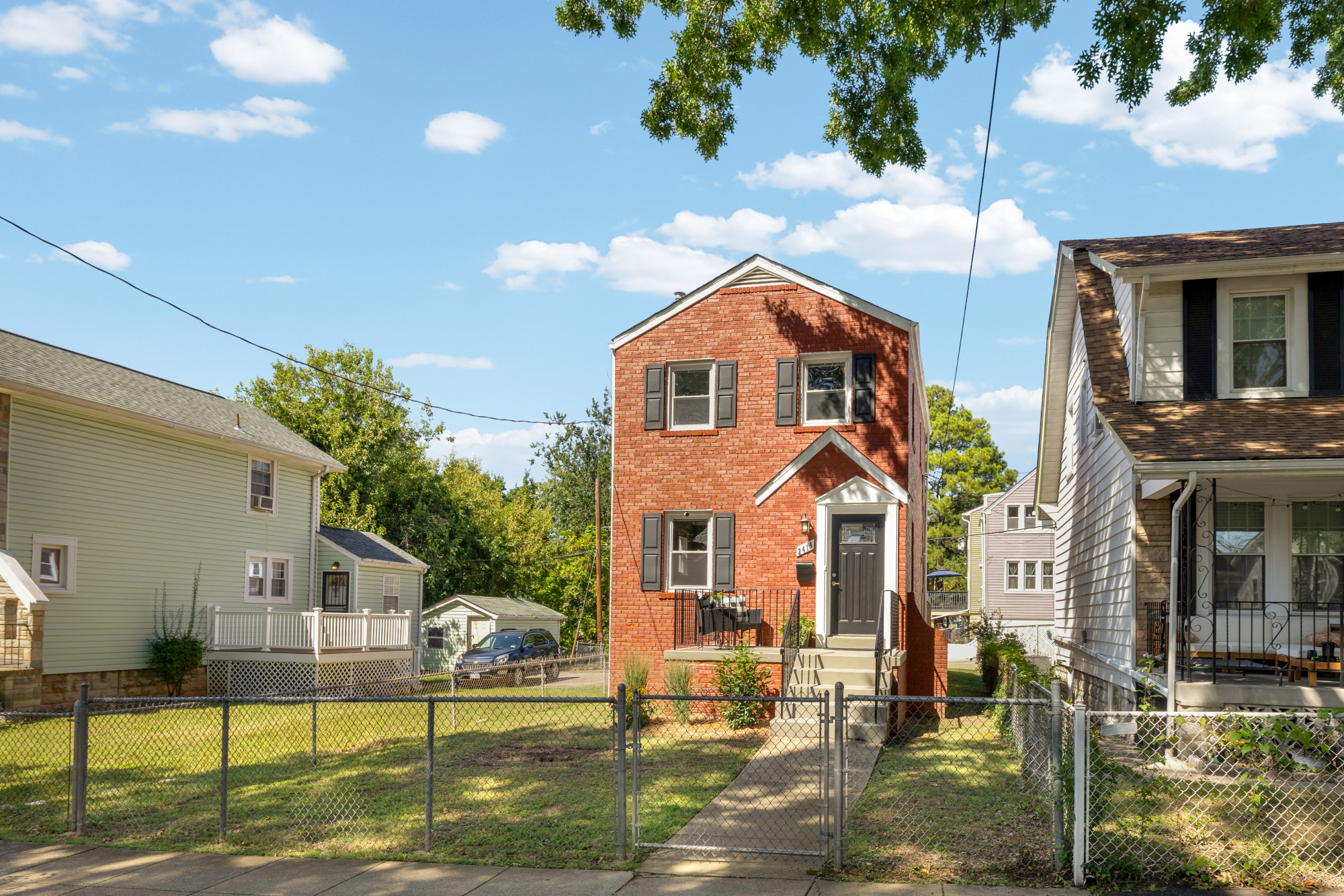 2414 Perry Street NE_Exterior 2
